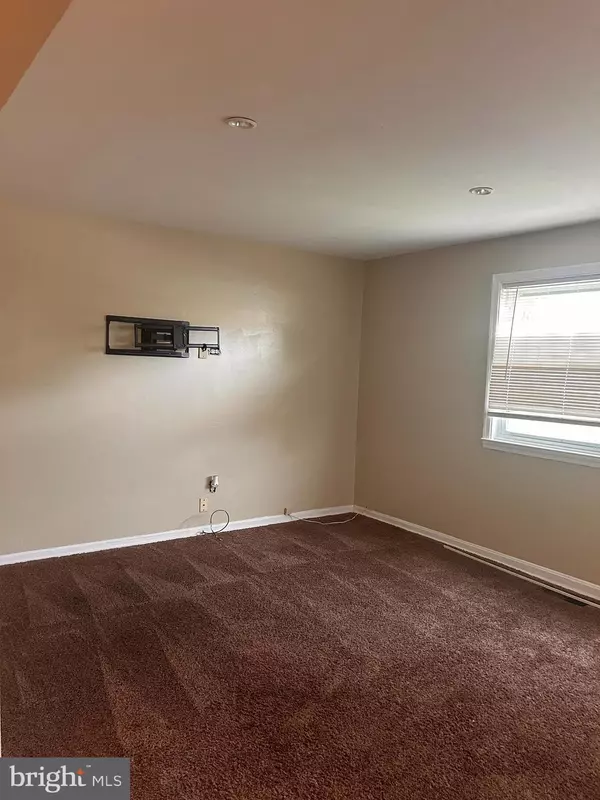 Chester, PA 19013,1021 E WILLIAMS CIR