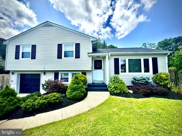 10 BROOKLAWN DR, Neptune, NJ 07753
