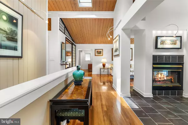 Bethesda, MD 20814,5904 GROSVENOR LN