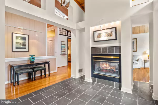 Bethesda, MD 20814,5904 GROSVENOR LN