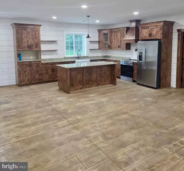 Tappahannock, VA 22560,2119 DESHA RD