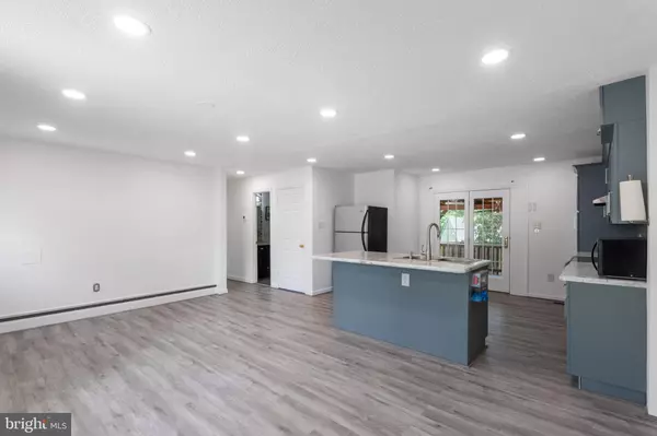 Leesburg, VA 20175,137 OAK VIEW DR SE