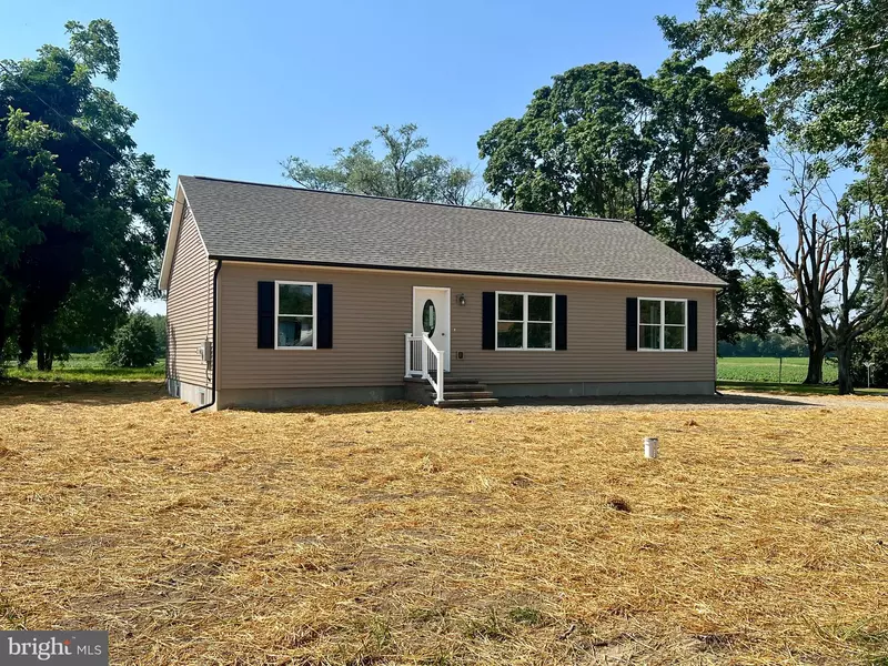 135 MAPLE AVE, Cedarville, NJ 08311