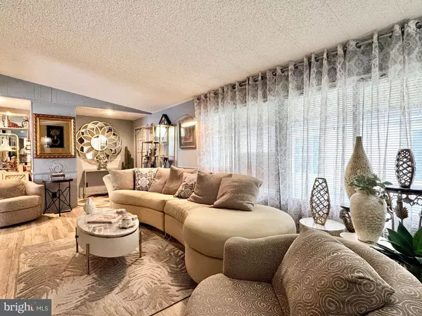 Williamstown, NJ 08094,347 ORANGE LN