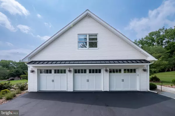 Bethlehem, PA 18015,1588 SURREY RD