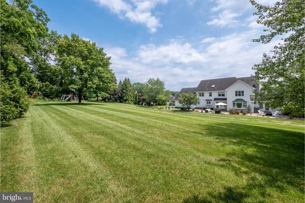 Bethlehem, PA 18015,1588 SURREY RD