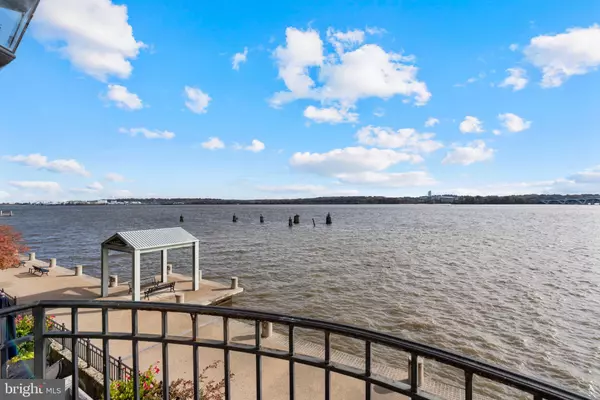 Alexandria, VA 22314,602 FORDS LANDING WAY