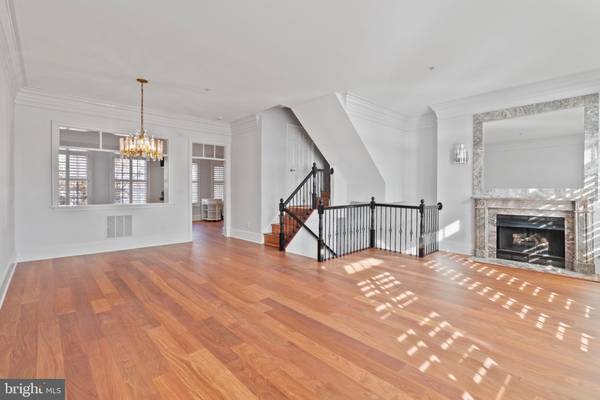 Alexandria, VA 22314,602 FORDS LANDING WAY