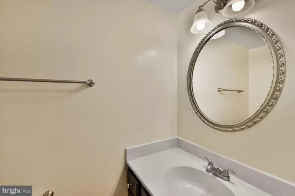 Burke, VA 22015,10238 SASSAFRAS WOODS CT