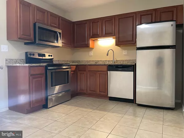 Waldorf, MD 20601,11814 OAK MANOR DR #54