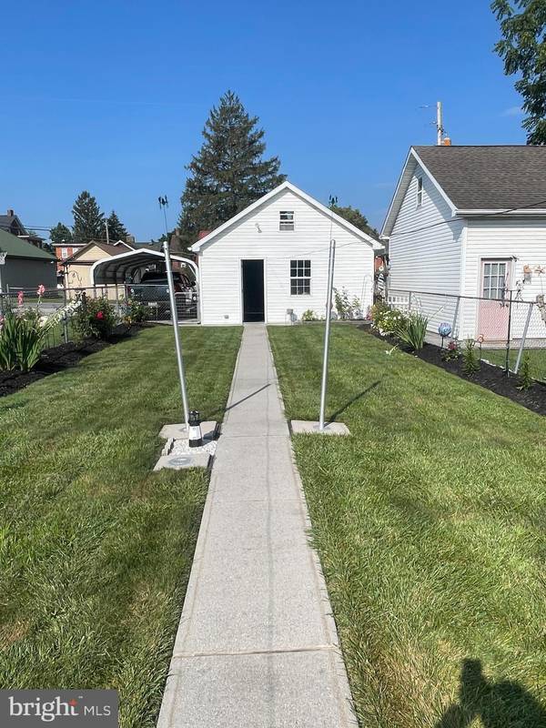 New Oxford, PA 17350,109 N PETERS ST