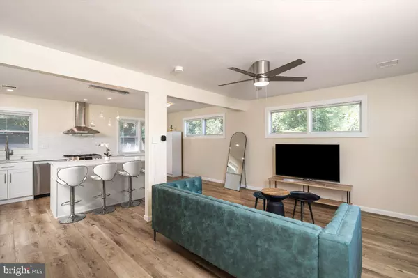 Hamilton, NJ 08620,10 VALLEY VIEW CT