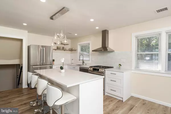 Hamilton, NJ 08620,10 VALLEY VIEW CT