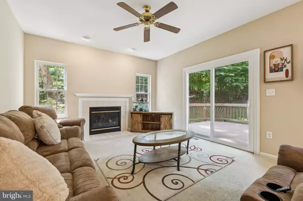 Triangle, VA 22172,3404 HOLLY CIR