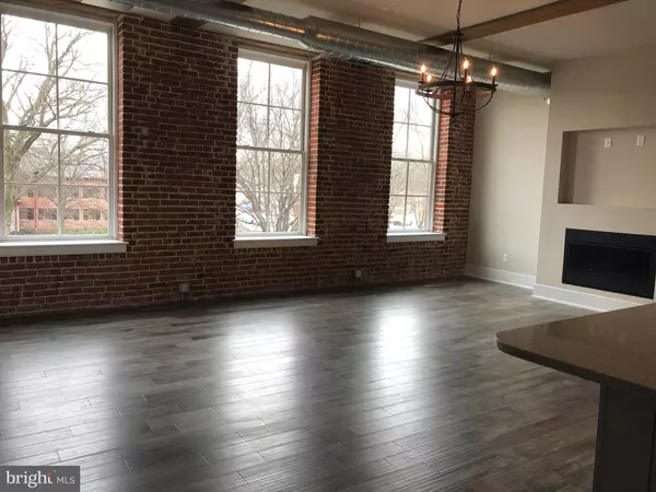 Lititz, PA 17543,48 N BROAD ST #200