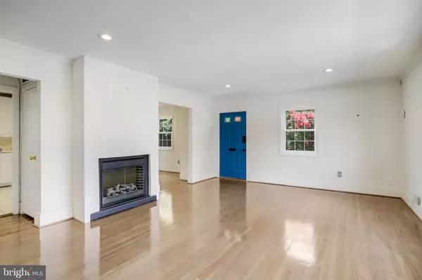 Bethesda, MD 20814,5370 POOKS HILL RD #301-53