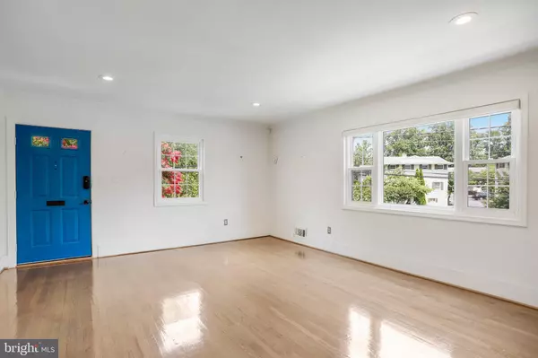 Bethesda, MD 20814,5370 POOKS HILL RD #301-53