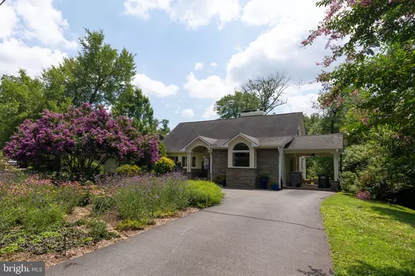 Falls Church, VA 22044,6611 DEARBORN DR