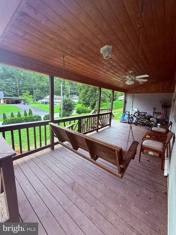 Triangle, VA 22172,18318 SHARON RD