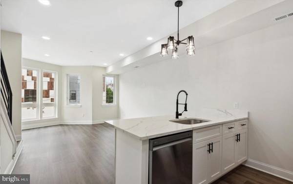 Philadelphia, PA 19122,619 CECIL B MOORE AVE #2