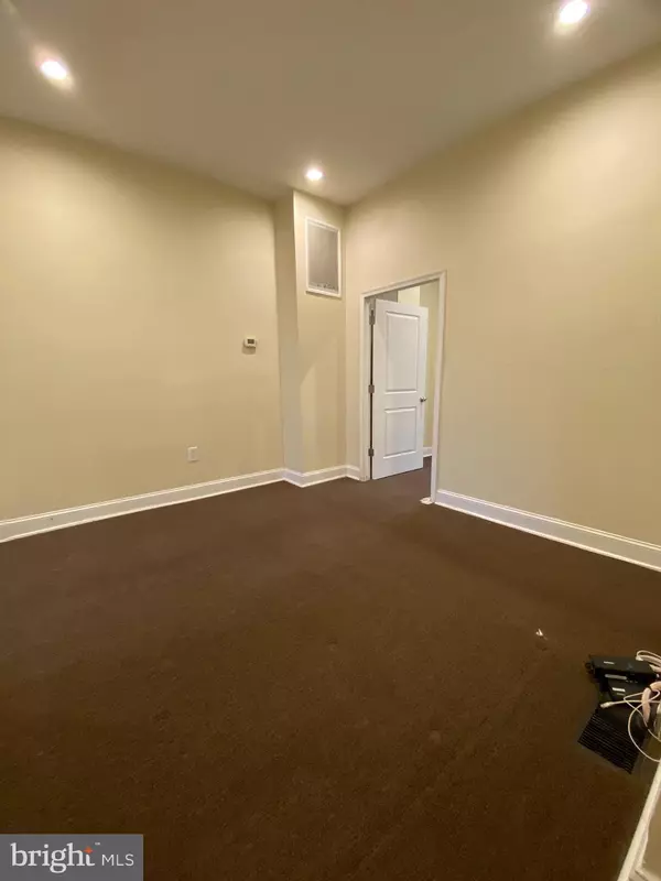 Philadelphia, PA 19104,3229 POWELTON AVE #1
