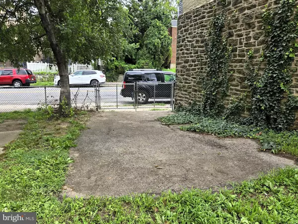 Philadelphia, PA 19120,220 E TABOR RD