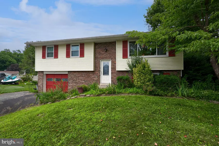 373 HOLLY HOCK CIR, Mountville, PA 17554
