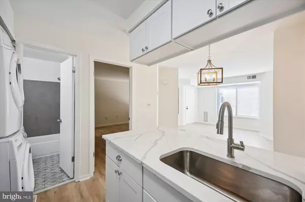 9912 HELLINGLY PL #152, Gaithersburg, MD 20886