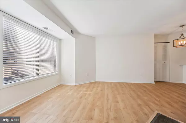 Gaithersburg, MD 20886,9912 HELLINGLY PL #152