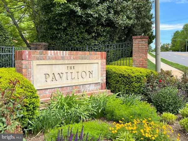Falls Church, VA 22043,7011 FALLS REACH DR #309