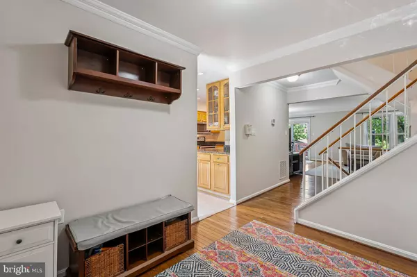 Oakton, VA 22124,10455 WHITE GRANITE CT