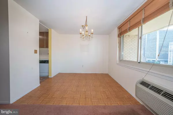 Philadelphia, PA 19103,1919 CHESTNUT ST #1016