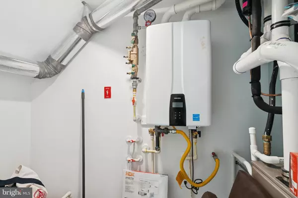 West Deptford, NJ 08086,94 AVIARY RD