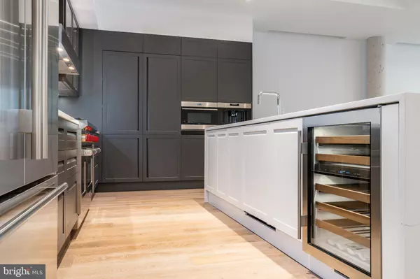 Philadelphia, PA 19103,2108-10 WALNUT ST #401