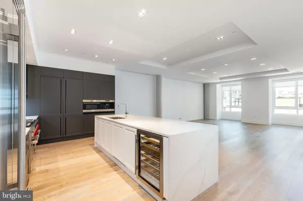 Philadelphia, PA 19103,2108-10 WALNUT ST #401