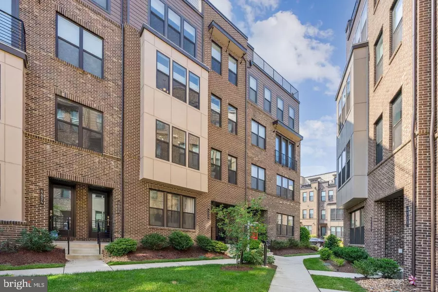 4640 CHARGER PL #704, Chantilly, VA 20151
