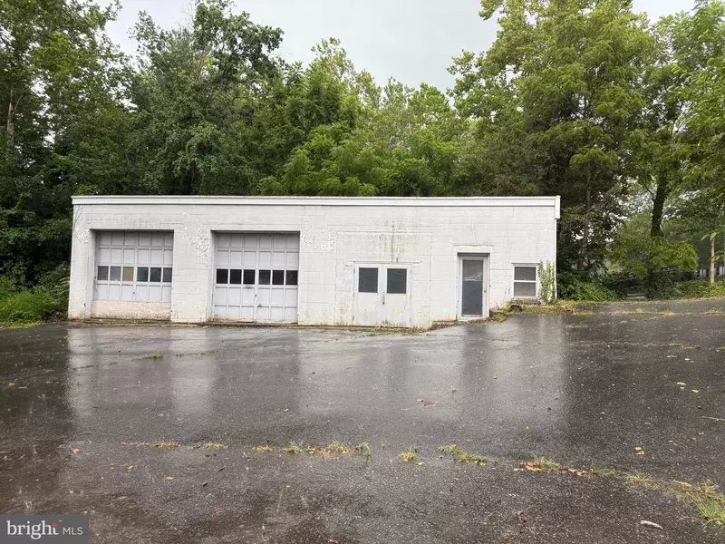 2000 RIDGE RD, Pottstown, PA 19465