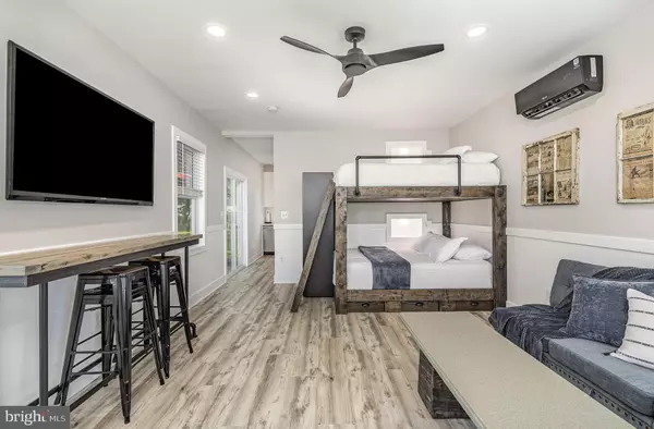 Colonial Beach, VA 22443,530 MONROE BAY AVE
