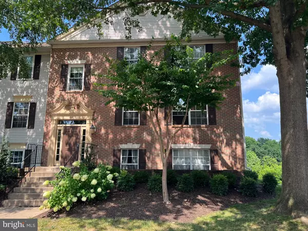 12100 GREENWAY CT #202, Fairfax, VA 22033
