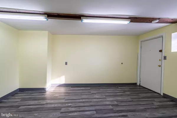 Philadelphia, PA 19135,6914-16 STATE RD