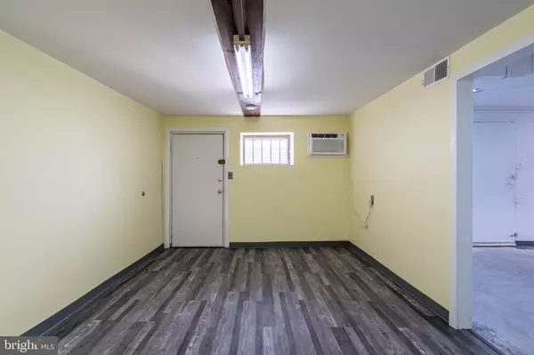 Philadelphia, PA 19135,6914-16 STATE RD