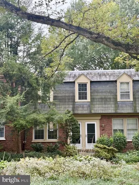 Arlington, VA 22204,1303 S BARTON ST #204