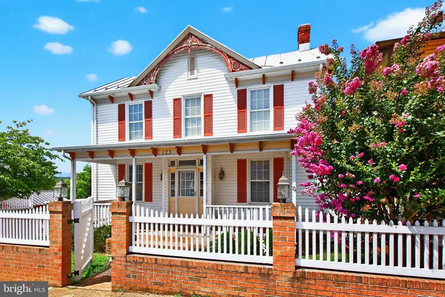 123 E MAIN ST, Luray, VA 22835