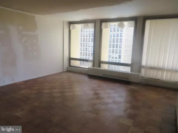 Philadelphia, PA 19106,200 LOCUST ST #8A