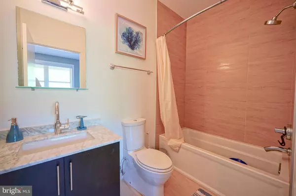 Philadelphia, PA 19123,908 N FRONT ST