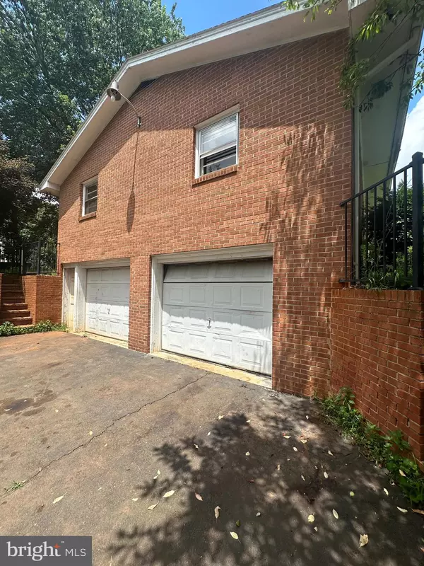 Culpeper, VA 22701,880 HILLTOP DR