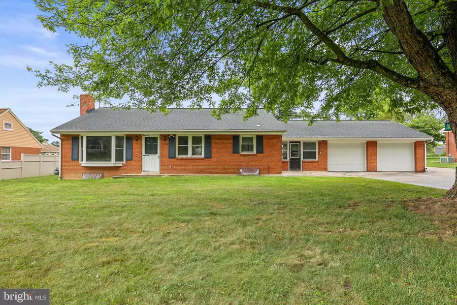 2152 WHITE HALL RD, Littlestown, PA 17340