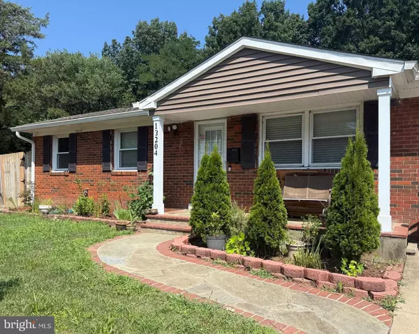 13204 HILLENDALE DR, Woodbridge, VA 22193