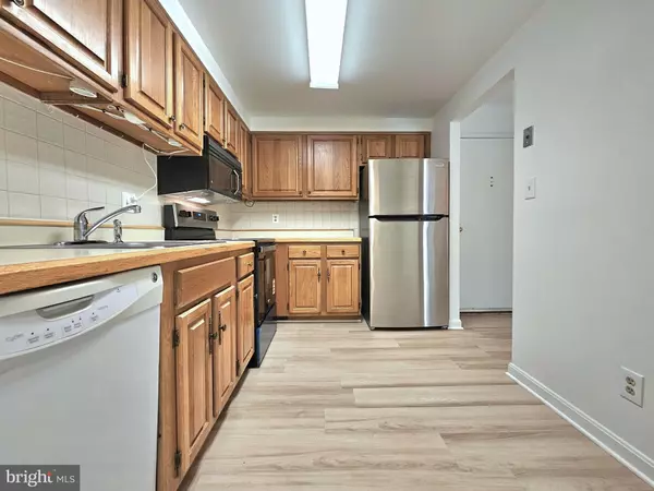 Alexandria, VA 22304,801 N HOWARD ST #305