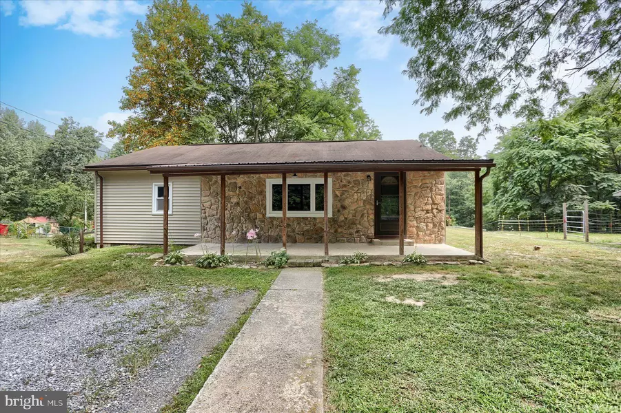 38 PIPELINE RD, Newville, PA 17241
